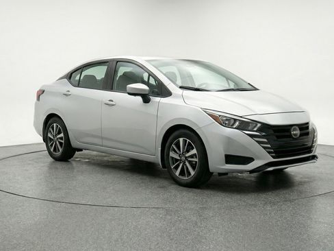 Used 2025 Nissan Versa SV image 1