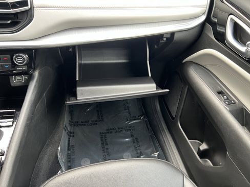 Used 2024 Jeep Compass Limited image 36