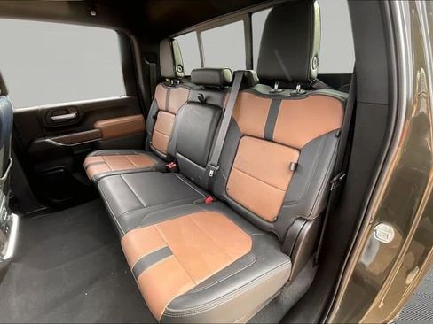 Used 2022 Chevrolet Silverado 2500 High Country w/ Technology Package image 16