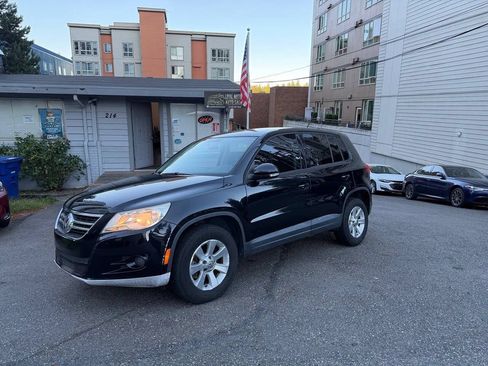 Used 2010 Volkswagen Tiguan S FWD image 3