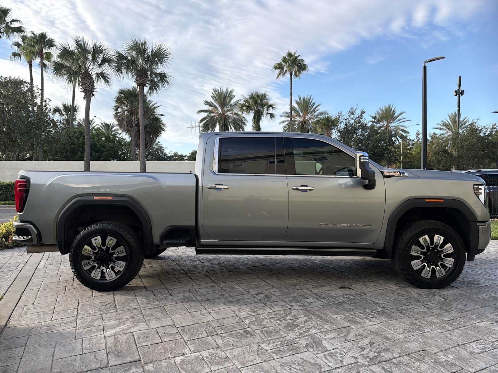 Used 2024 GMC Sierra 2500 Denali w/ Denali Reserve Package AWD/4WD image 2