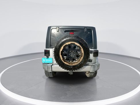 Used 2016 Jeep Wrangler Unlimited Sahara w/ Connectivity Group image 7