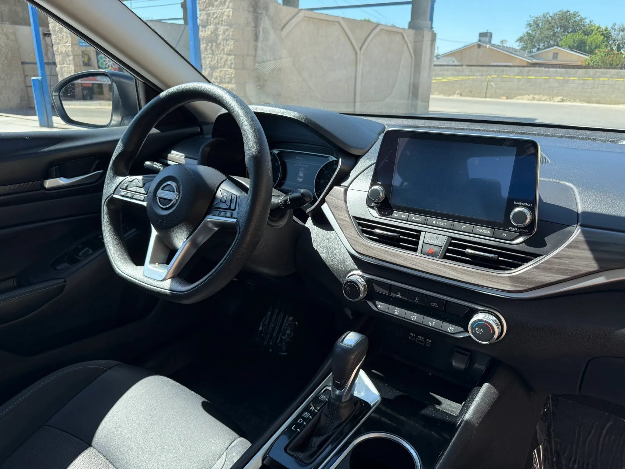 Used 2024 Nissan Altima 2.5 SV FWD image 15