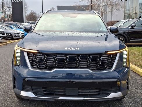 Certified 2025 Kia Sorento S image 2