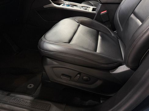 Used 2023 Ford Explorer XLT AWD/4WD image 17
