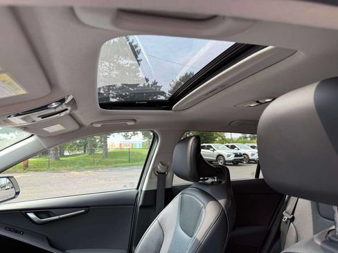 Used 2023 Kia Niro SX Touring FWD image 18
