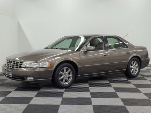 Used 2000 Cadillac Seville STS w/ Convenience Pkg FWD image 3