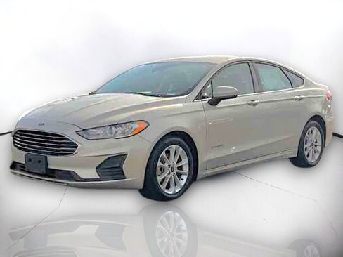 Used 2019 Ford Fusion SE image 2