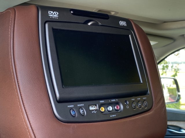 Used 2017 Cadillac Escalade ESV Luxury AWD/4WD image 12