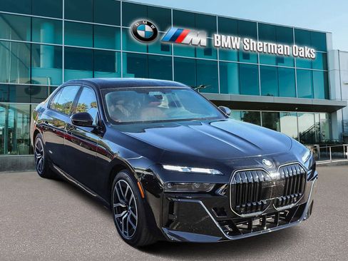New 2026 BMW 760i xDrive w/ Executive Package image 3