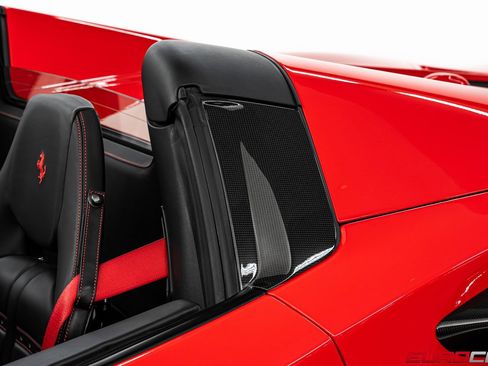 Used 2022 Ferrari F8 Tributo image 18