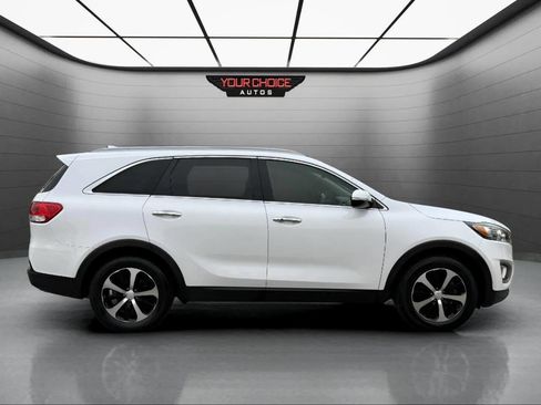 Used 2017 Kia Sorento EX w/ EX Premium Package image 4