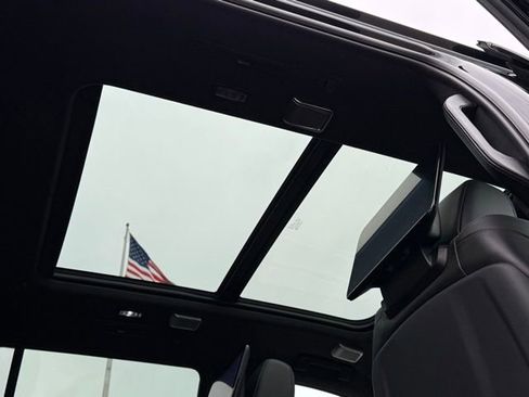 Used 2026 Cadillac Escalade Platinum Sport image 7