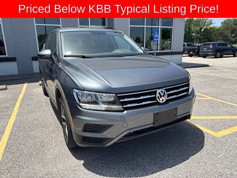 Used 2020 Volkswagen Tiguan SE w/ Panoramic Sunroof Package AWD/4WD image 2