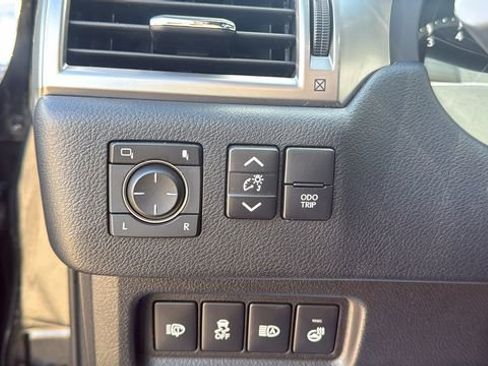 Used 2023 Lexus GX 460 Premium w/ Accessory Package AWD/4WD image 34