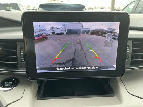 Used 2023 Ford Explorer XLT image 26