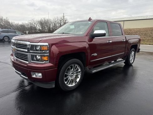 Used 2015 Chevrolet Silverado 1500 High Country w/ High Country Premium Package image 3