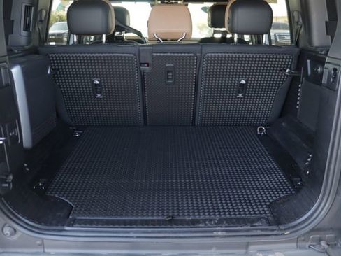 Used 2025 Land Rover Defender 110 V8 image 31