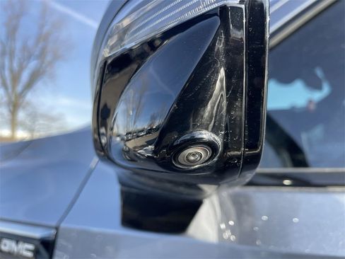 Used 2021 GMC Yukon AT4 w/ AT4 Premium Plus Package image 3