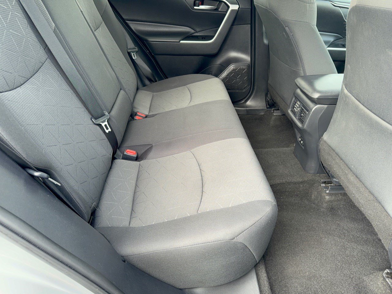 Used 2021 Toyota RAV4 XLE AWD/4WD image 29