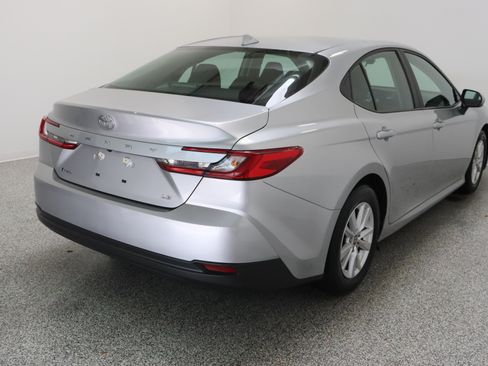 Used 2025 Toyota Camry LE w/ Convenience Package FWD image 7