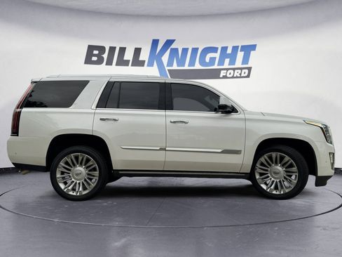 Used 2018 Cadillac Escalade Platinum AWD/4WD image 6
