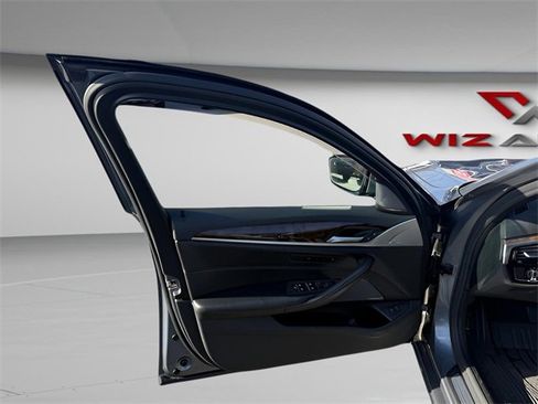 Used 2019 BMW 540i xDrive w/ Luxury Seating Package image 9