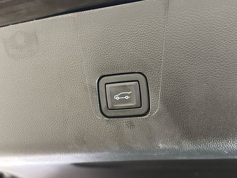 Certified 2023 Chevrolet Traverse Premier w/ Redline Edition AWD/4WD image 32