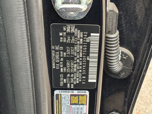Used 2025 Kia Sportage LX FWD image 21