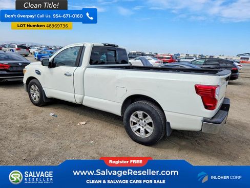 Used 2017 Nissan Titan SV image 3
