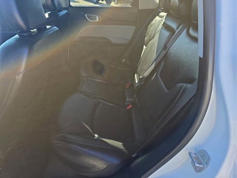 Used 2022 Jeep Compass Latitude image 13