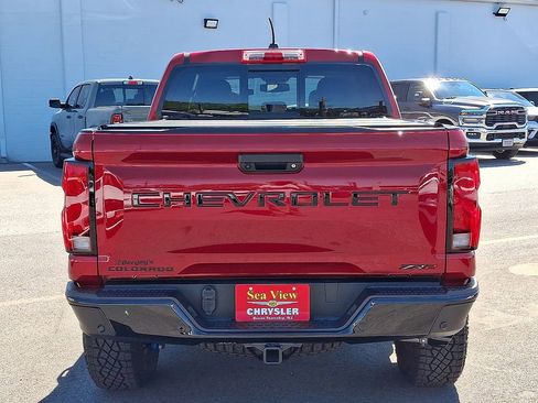 Used 2025 Chevrolet Colorado ZR2 w/ Technology Package AWD/4WD image 5