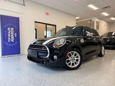 Used 2016 MINI Cooper S FWD image 2