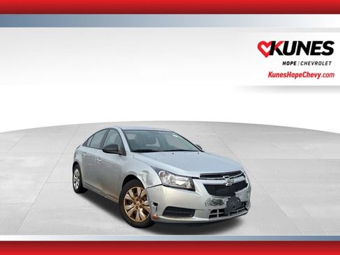 Used 2014 Chevrolet Cruze LS image 1