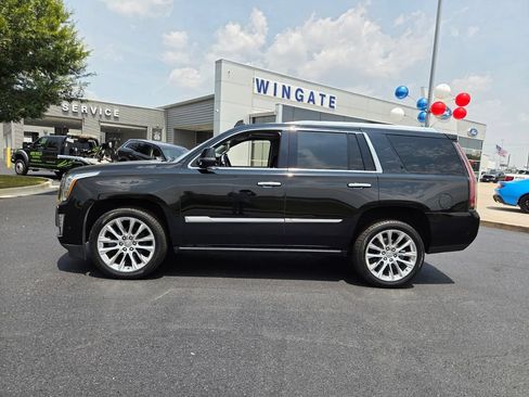 Used 2020 Cadillac Escalade Premium Luxury RWD image 2