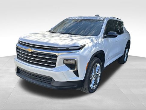 Certified 2025 Chevrolet Traverse LT image 5