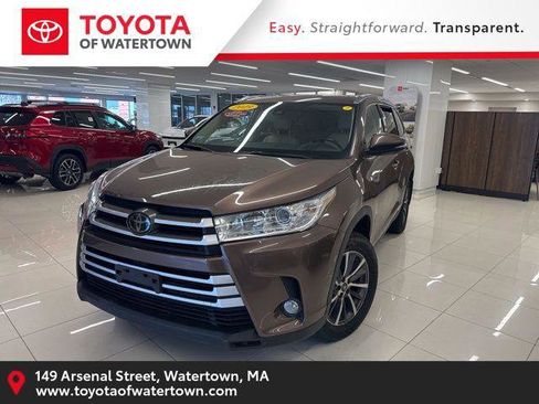Certified 2019 Toyota Highlander XLE image 1