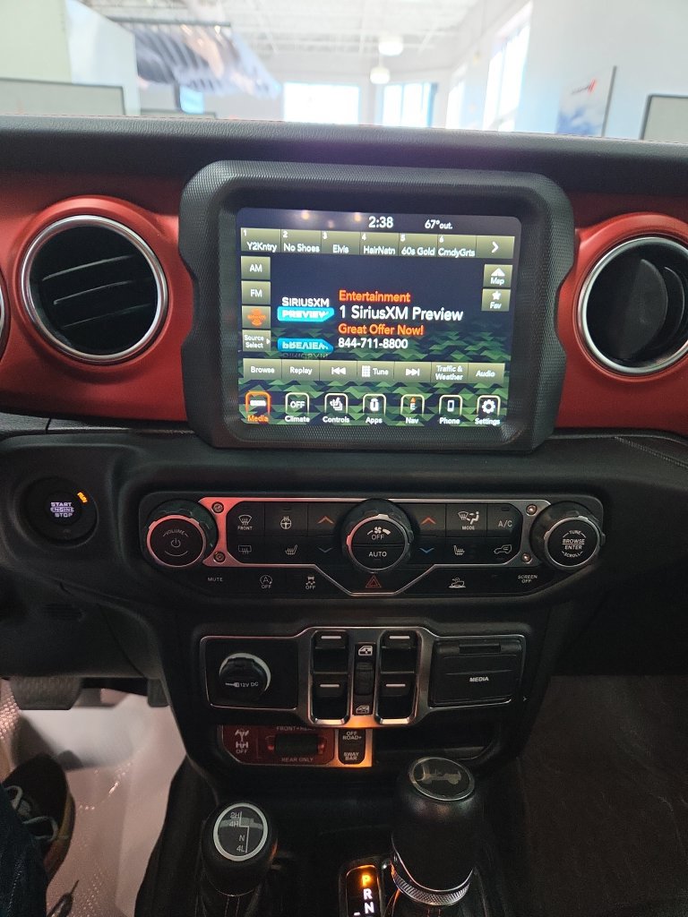 Used 2023 Jeep Wrangler Unlimited Rubicon w/ Cold Weather Group AWD/4WD image 35