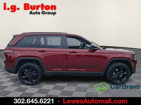 Used 2023 Jeep Grand Cherokee Altitude AWD/4WD image 7