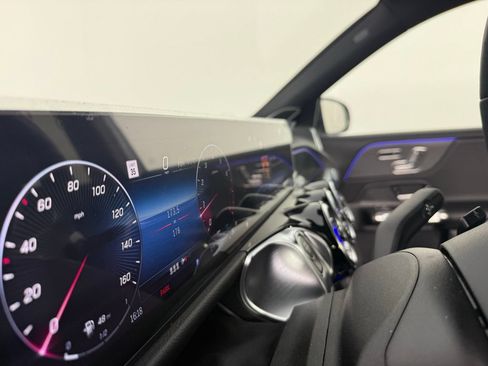 Certified 2025 Mercedes-Benz GLB 250 4MATIC image 11