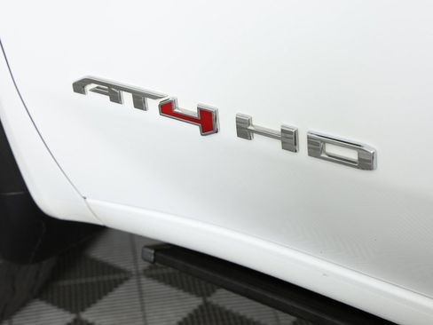 Used 2022 GMC Sierra 2500 AT4 w/ AT4 Preferred Package image 9