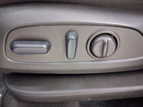 Used 2023 Chevrolet Traverse LT image 13