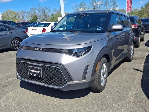 Used 2025 Kia Soul LX w/ LX Technology Package image 2