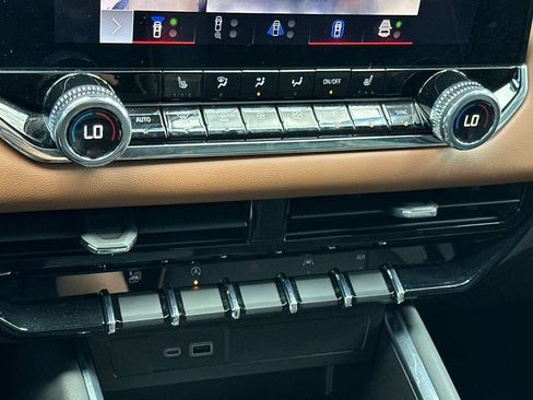 Used 2023 GMC Canyon AT4 w/ Technology Package AWD/4WD image 20