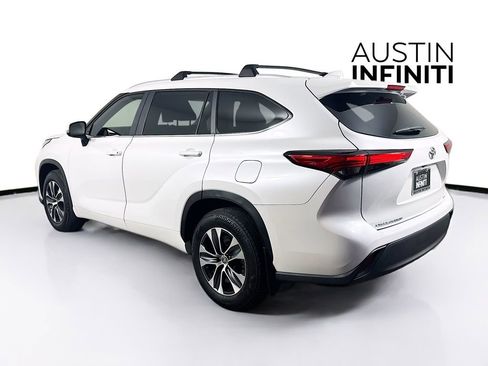 Used 2023 Toyota Highlander XLE image 5