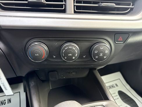 Used 2025 Chevrolet Trax RS w/ Driver Confidence Package image 18