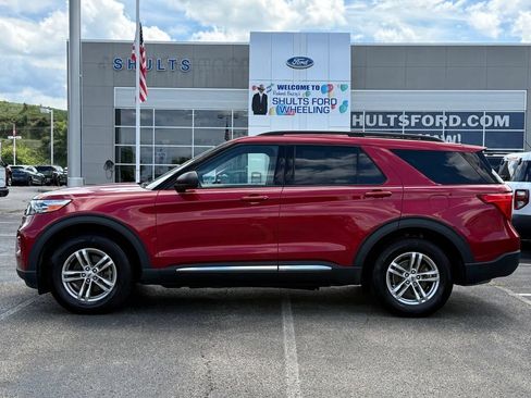 Used 2022 Ford Explorer XLT w/ Equipment Group 202A AWD/4WD image 2
