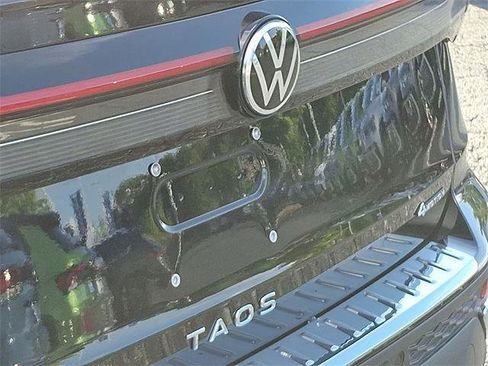 New 2025 Volkswagen Taos SE image 24