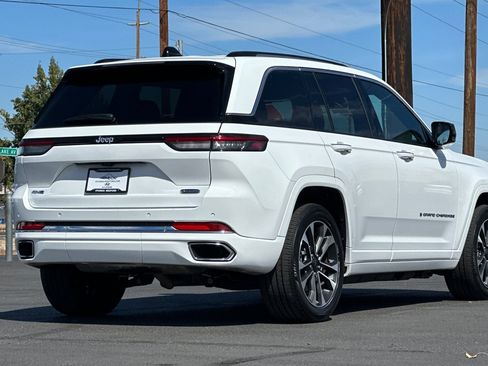 Used 2023 Jeep Grand Cherokee Overland AWD/4WD image 4