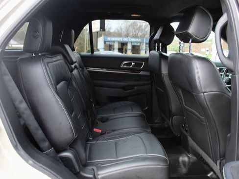 Used 2017 Ford Explorer Platinum image 32